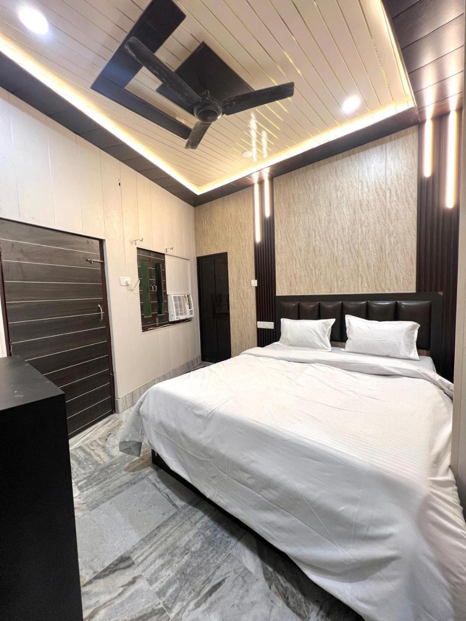 Durga P Guest House Near Harishchandra Ghat Bénarès Extérieur photo