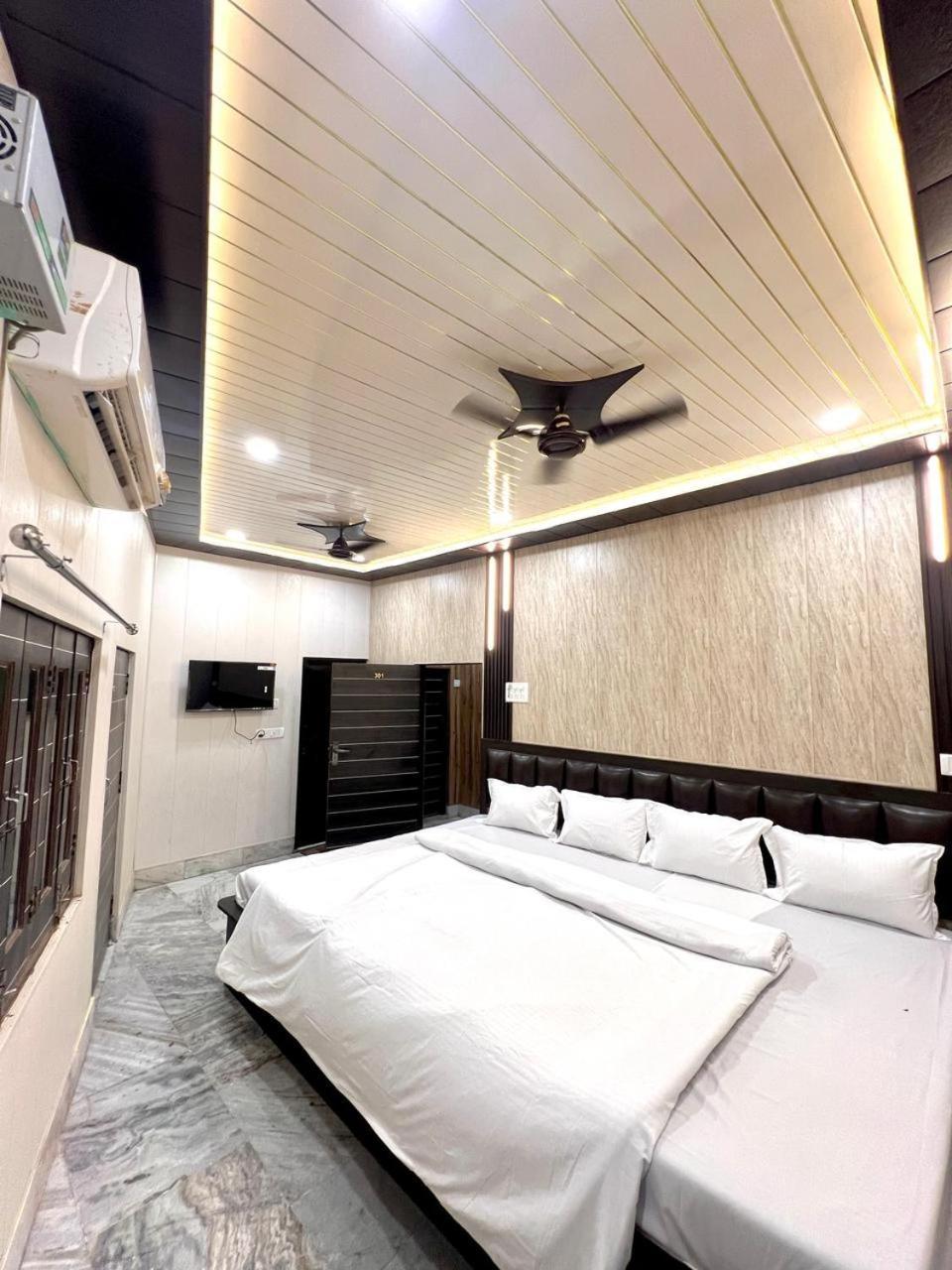 Durga P Guest House Near Harishchandra Ghat Bénarès Extérieur photo