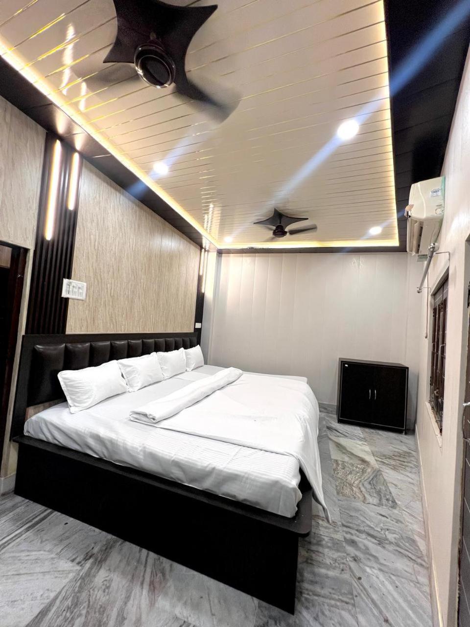 Durga P Guest House Near Harishchandra Ghat Bénarès Extérieur photo